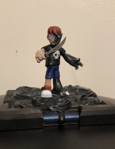 A custom Figure of Withered, an original character concept made for a client commission. Figure uses my now defunct base style meant to fit Writable NFC cards